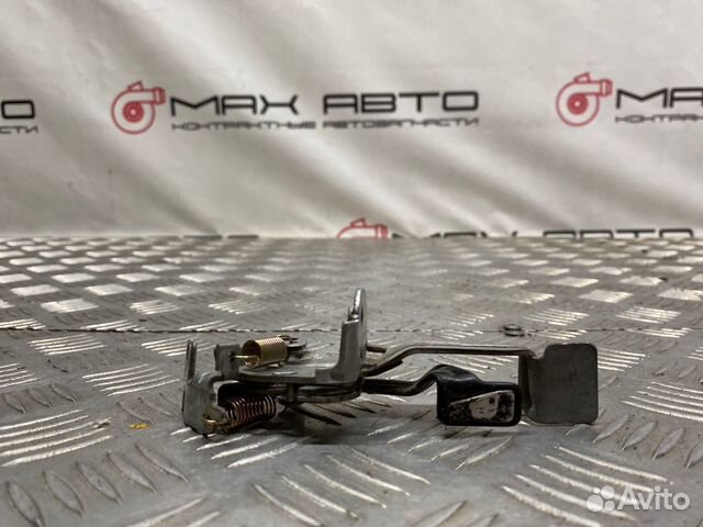 Б/У Ручка открывания крышки багажника Toyota Vitz