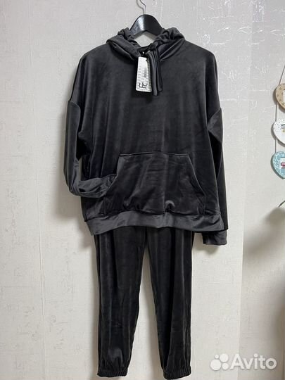 Спортивный костюм женский