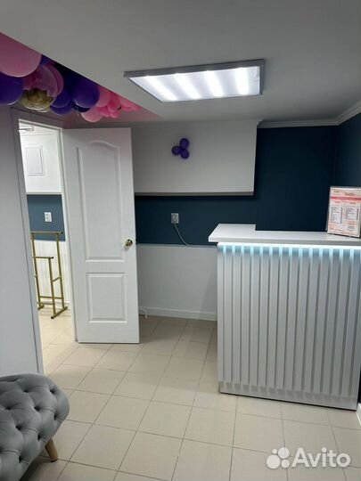 Стойки ресепшн