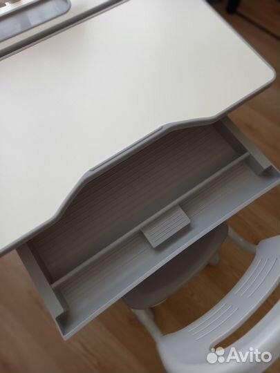 Растущая парта и стул + лампа