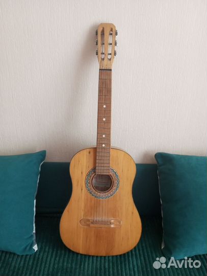 Акустическая гитара