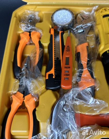 Набор инструментов с шуруповёртом DeWalt