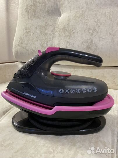 Утюг беспроводной с парогенератором Redmond