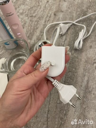 Зарядный стакан Philips+зубные щетки