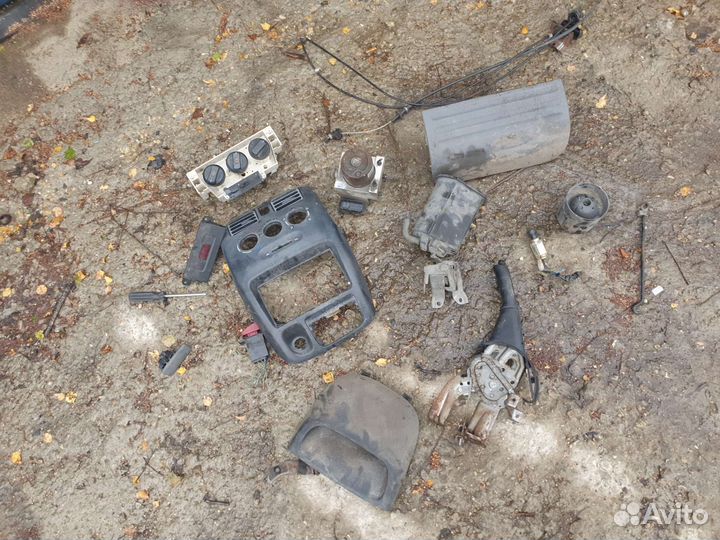 Замок капота бордочка на сузуки вагон плюс