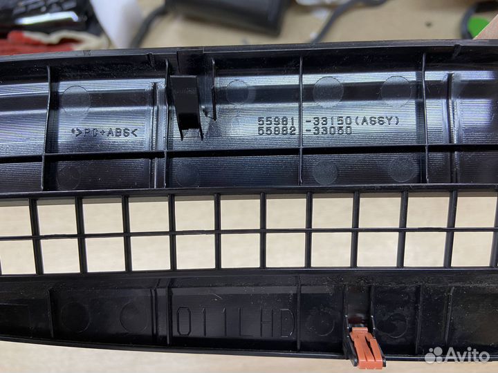 Накладка воздуховода торпеды Toyota Camry 75