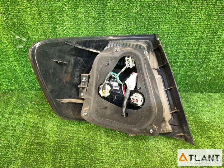 Фонарь задний правый toyota premio