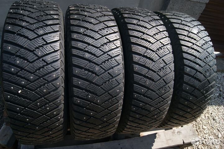 Goodyear Ultragrip Ice Arctic 225/65 R17