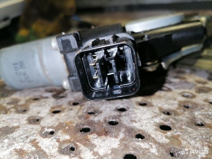 Стеклоподъемник электр. задний левый Mitsubishi La