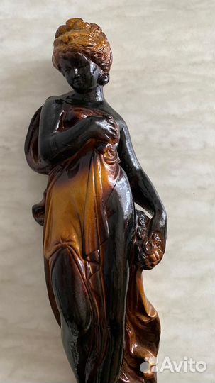 Настенная скульптура