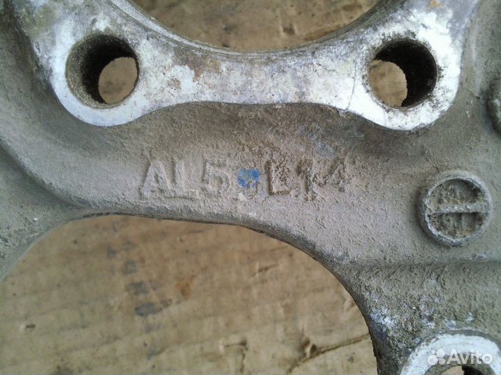 Поворотный кулак задний левый Nissan Teana J31