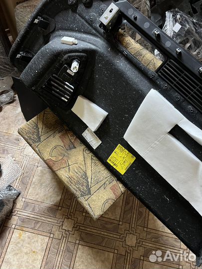 Обшивка багажника Таурег 3