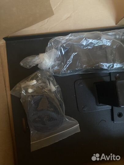 Настенная подставка для телевизора