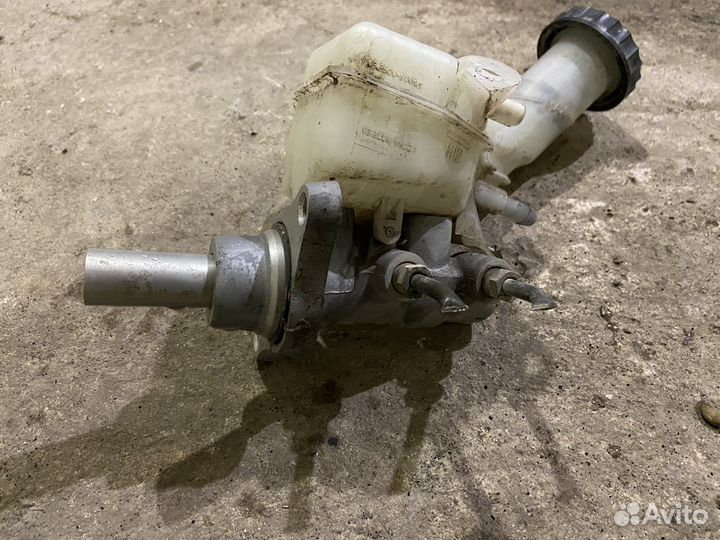 Главный тормозной цилиндр Mitsubishi Lancer 10