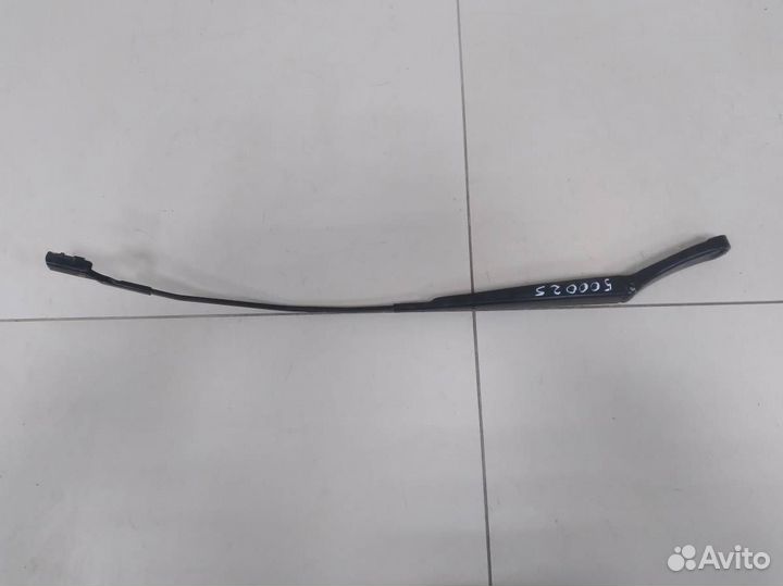 Поводок стеклоочистителя передний правый Skoda Rap