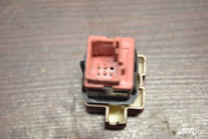 Кнопка включения аварийной остановки Citroen C4