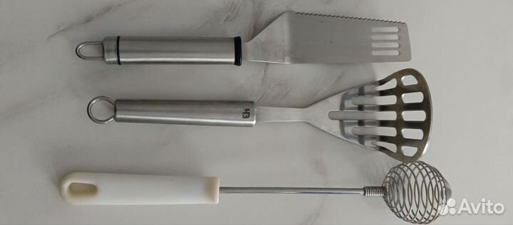 Венчик, картофелемялка, нож для нарезки торта