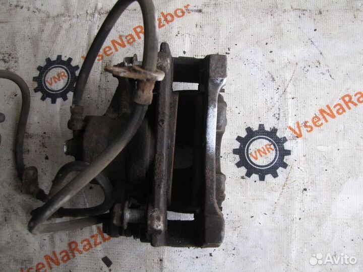 Суппорт передний левый Toyota Avensis 2