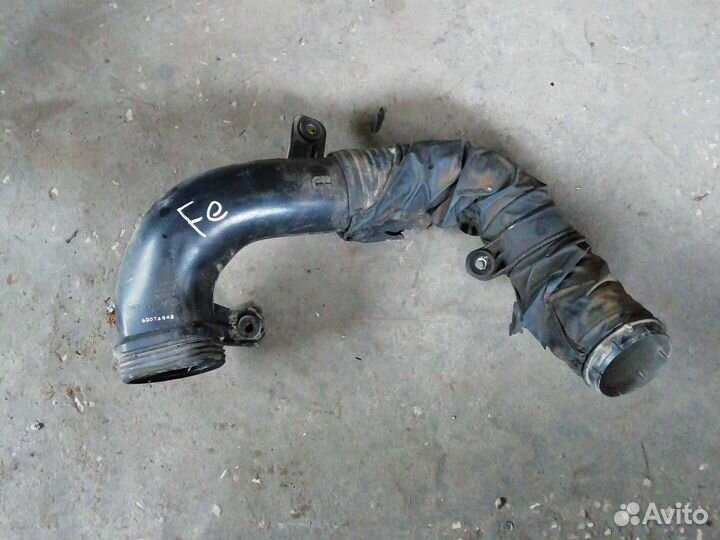 Патрубок воздухазаборника hyundai santa fe 2006г