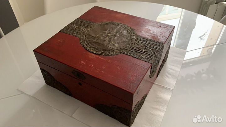 Антикварная шкатулка