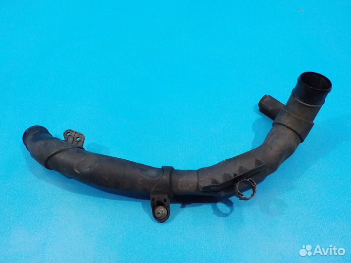 Патрубок интеркулера skoda Yeti 2009-2018