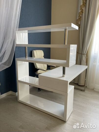 Письменный стол белый