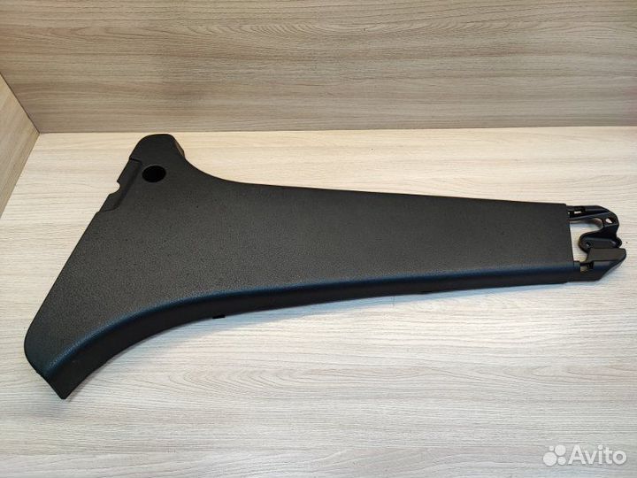 Обшивка средней стойки левая LADA X-Ray Cross