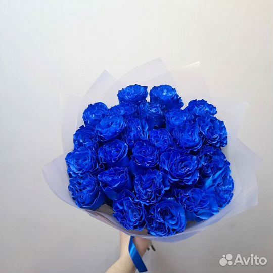 Свежий букет из 25 синих роз