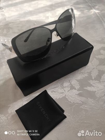 Солнцезащитные очки женские брендовые