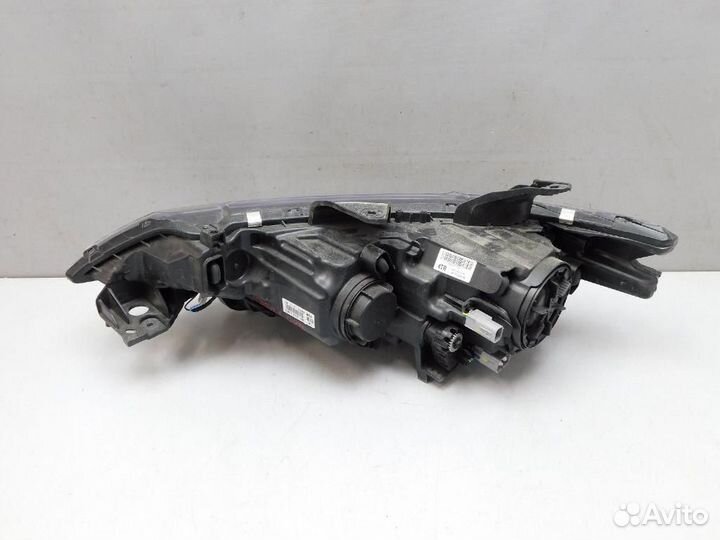 Фара правая Mitsubishi Outlander