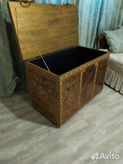 Сундук деревянный золотой