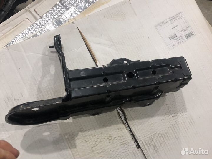 Суппорт телевизора тойота камри 70 75