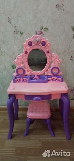 Детский игрушечный столик с зеркалом бу