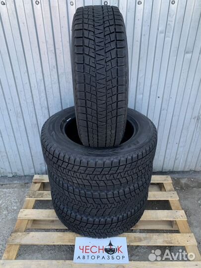 Bridgestone Blizzak DM-V1 215/65 R16