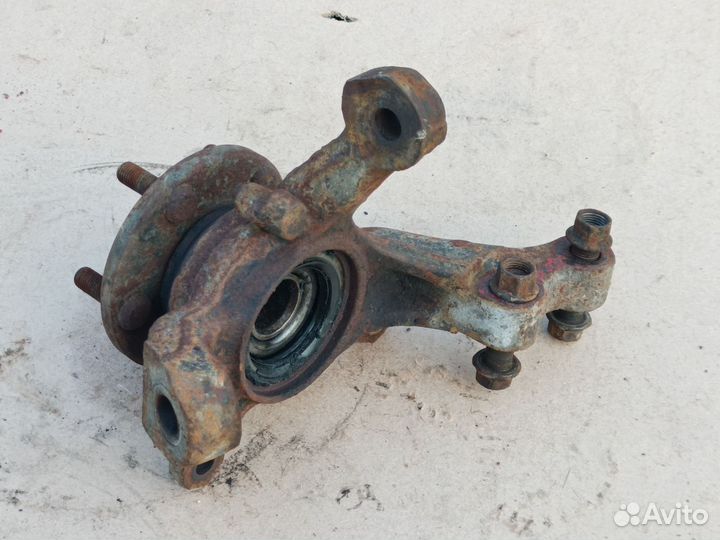 Кулак поворотный Toyota Carina E