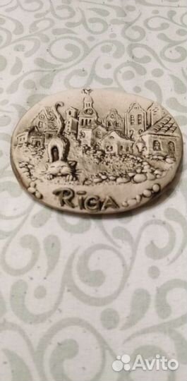 Коллекция магнитиков на холодильник