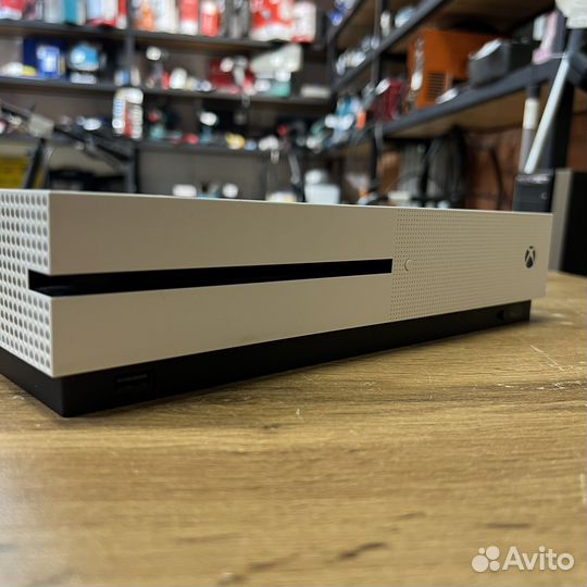 Игровая приставка Microsoft xbox one s 1000Гб HDD