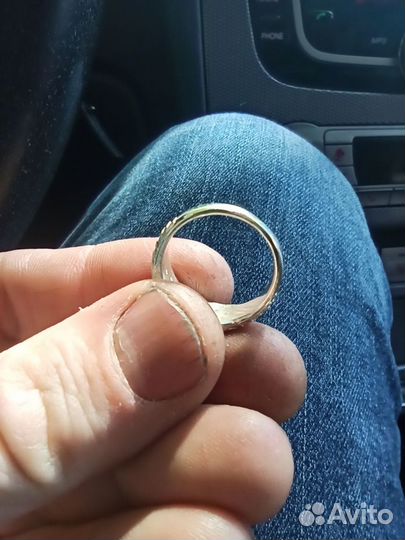 Серебряное мужское кольцо с гранатами
