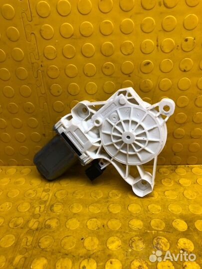 Стеклоподъемник задний правый Mercedes-Benz