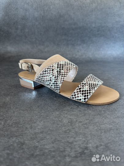 Сандалии со змеиным принтом Victoria’s Secret