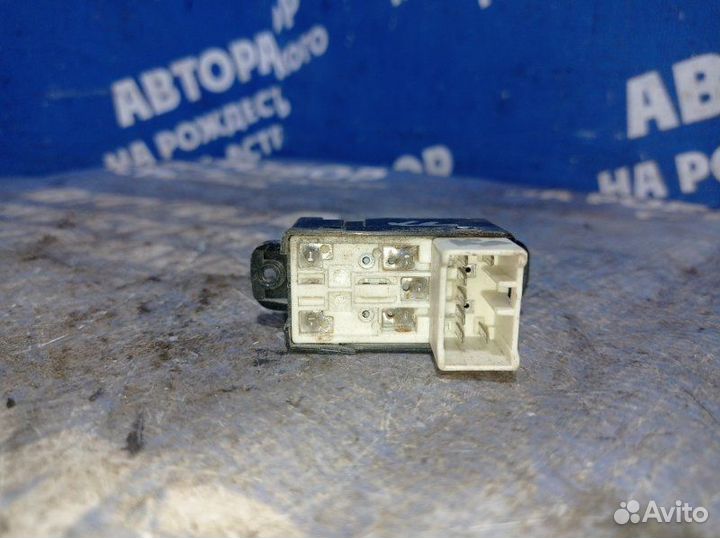 Кнопка стеклоподъемника Hyundai Sonata 4 седан