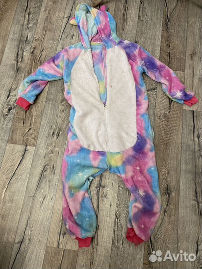 Продаю детские вещи. Все по 300