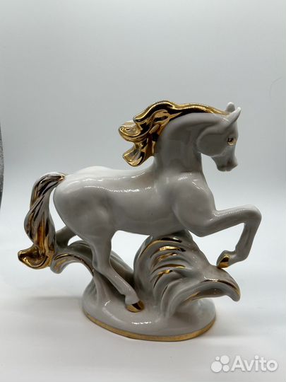 Фигура фарфоровая лошадь Лфз СССР 1970 годы