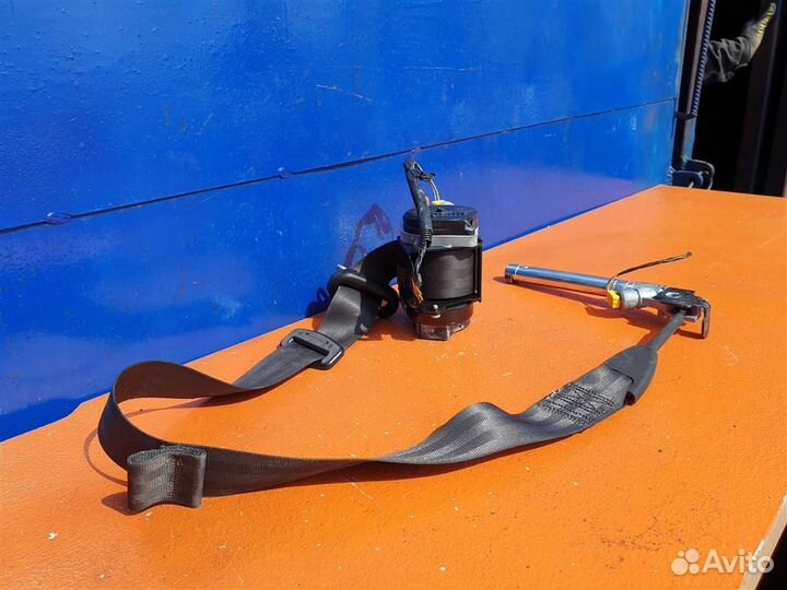 Ремень безопасности передний правый Ford Focus 3+