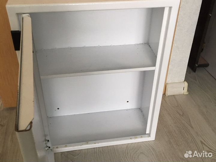 Шкафчик металлический сейф