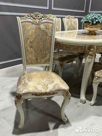 Кухонный стол и стулья комплект