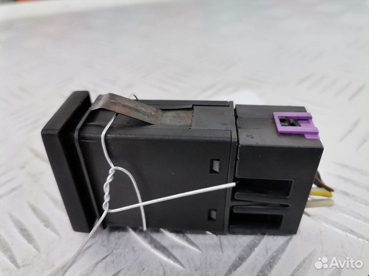 Кнопка обогрева заднего стекла Volkswagen Passat