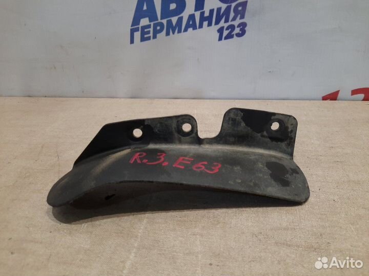 Брызговик правый Bmw 630 E63 N52B30A 2007