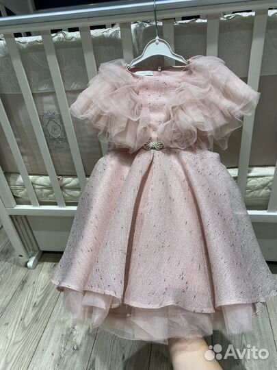 Очаровательное платье для девочки