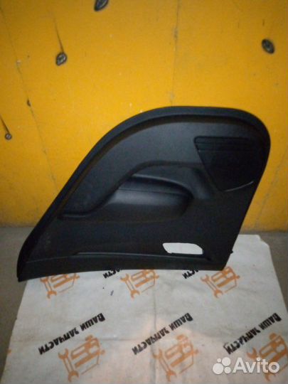Обшивка боковой двери задняя правая Kia Rio 4